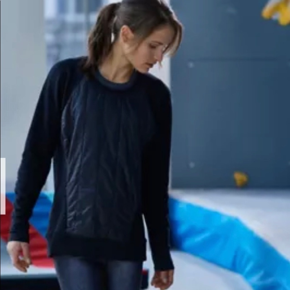 The North Face WOMEN’S BEYOND THE WALL INSULATED SWEATSHIRT Black